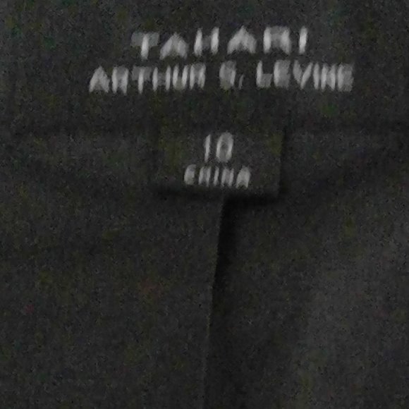 Beautiful Tahari 2 piece Pant Suit - Jacket size 10 Pants Size 8 - Picture 11 of 12